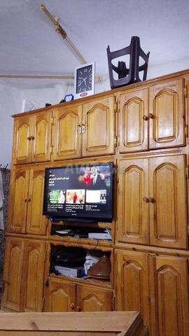 واجهة عرض خشبية صلبة