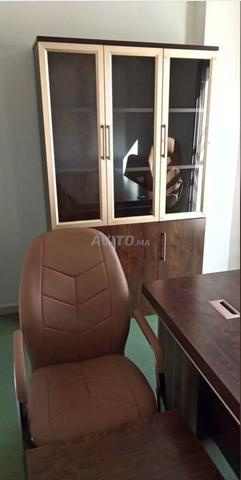 Vitrine élégante et solide, idéale - 2