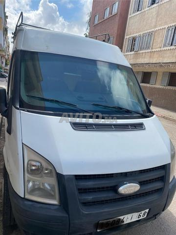 شاحنة فان زجاجية بمقاعد - 2