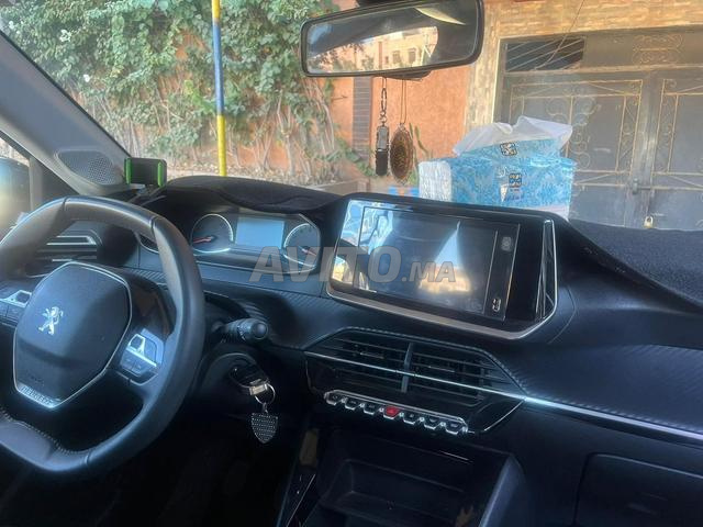 Peugeot 208 Diesel Manuelle 2023 à Marrakech - 2