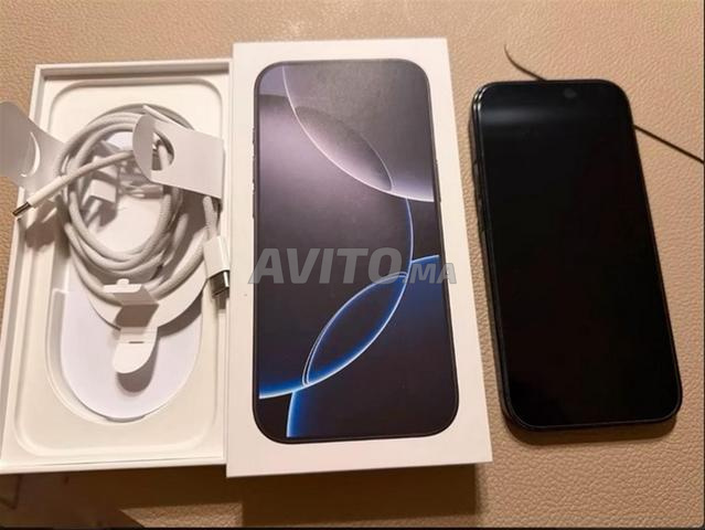 iPhone 16 Pro 128Go, titane noir - 2