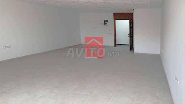 😍مكتب للكراء برؤية رائعة على الشارع - 2