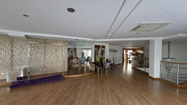 Local double vitrine 260 m² proche Bd d'Anfa - 2