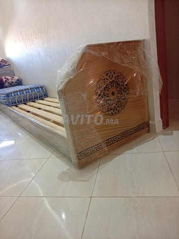 سدادر بالكادرات والكوانات وطاولة كبيرة للأكل - 2