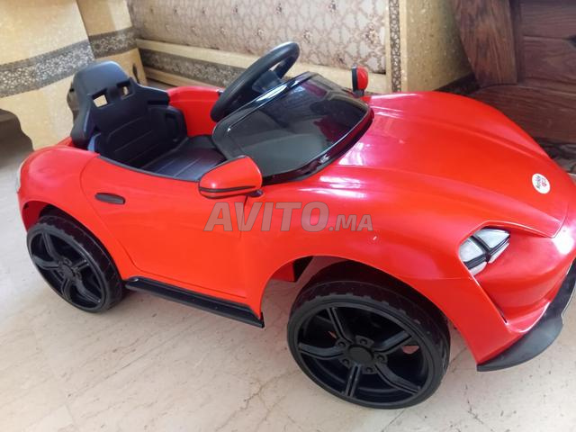 سيارة فيراري بالتحكم عن بعد شبه جديدة