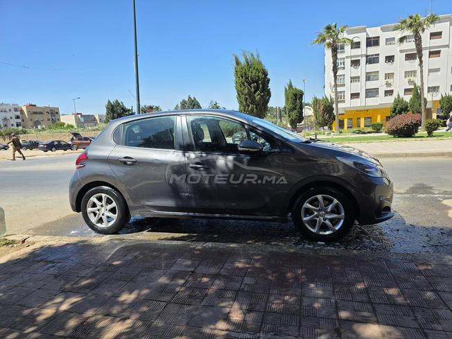 Peugeot 208 en bon état 