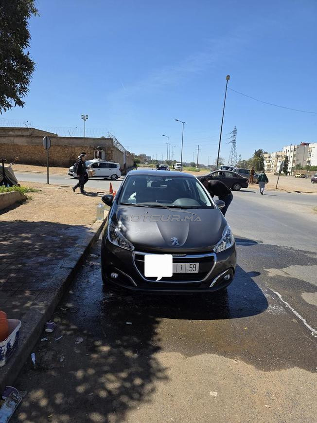Peugeot 208 en bon état 