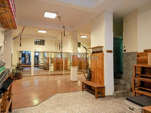 محل للإيجار من قطعة واحدة بمساحة 105 متر مربع في الدار البيضاء