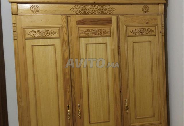 خزانة ملابس مع طاولة تزيين خاصة بها، لا تزال جديدة - 2