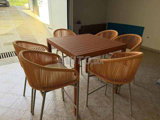 للبيع طاولة طعام خارجية جميلة جداً - 2