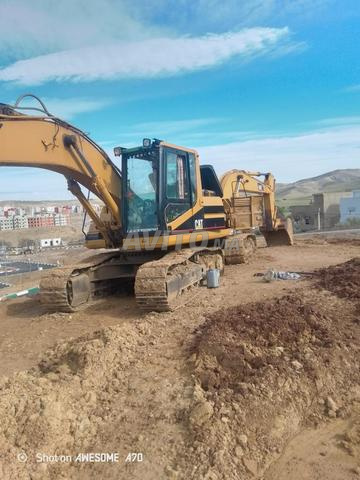 إيجار حفار كاتربيلر بحالة جيدة - 2