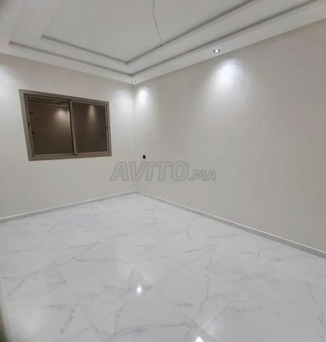 شقة بتصميم عصري وراقي قرب المدرسة الخاصة - 2