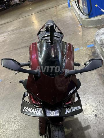 Yamaha R1 - 2