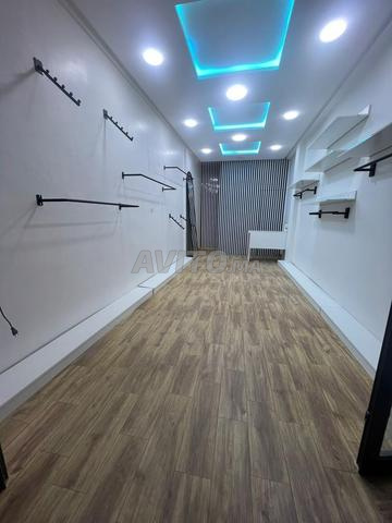 Magasin avec sa marchandise - 2