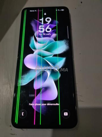 Galaxy Z Flip 3 avec quelques rayures sur l'écran - 2