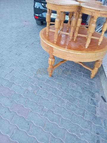 طاولة وأربع كراسي - 2