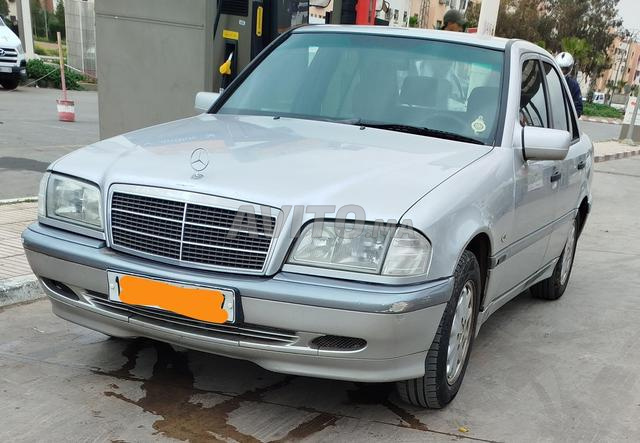 Mercedes-Benz 200 Diesel Manuelle 1998 à Deroua