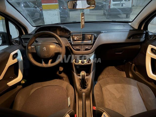Peugeot 208 essence - 2