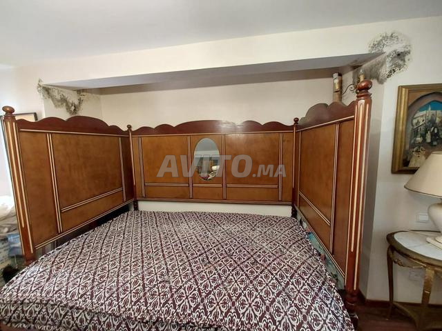 سرير قديم بمرايا - 2