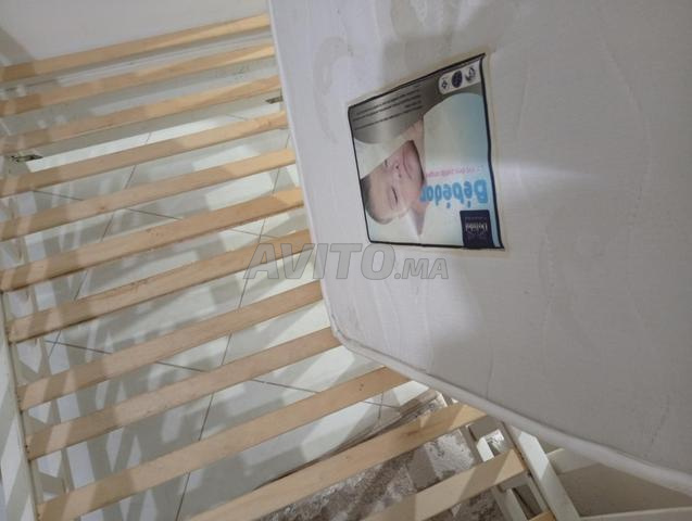 سرير خشبي مع مرتبة للأطفال - 2