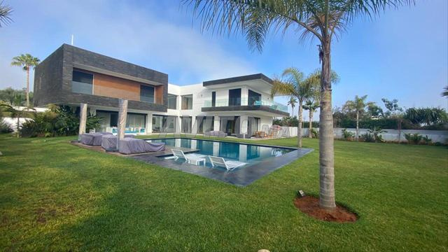 فيلا فاخرة للبيع - 2