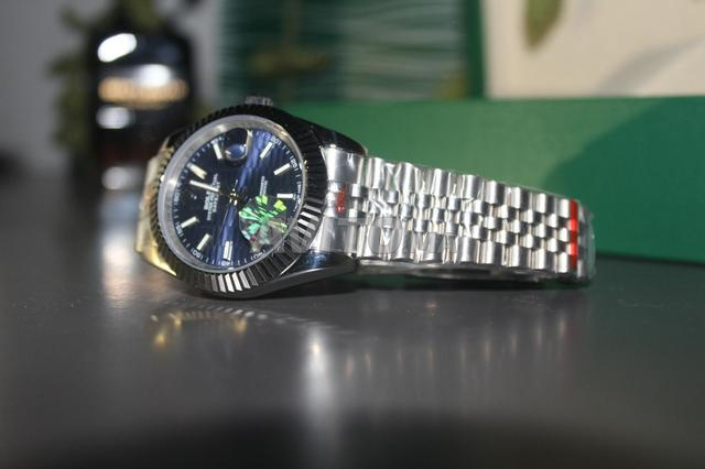 ساعة فاخرة مع علبة - 2