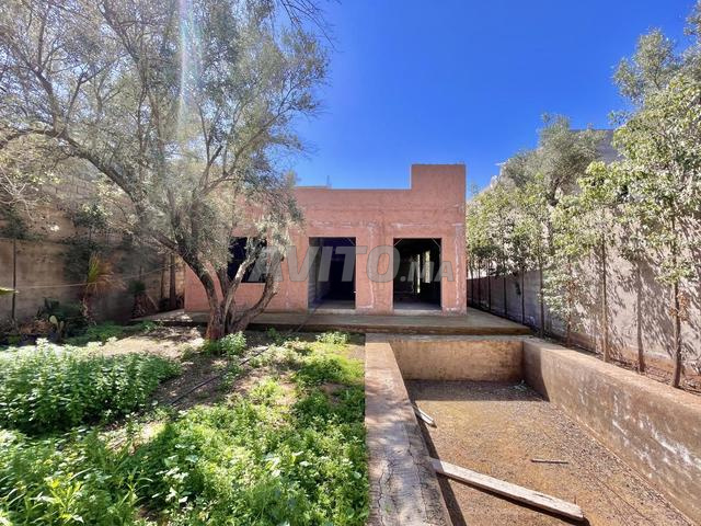 Villa semi-finie 460 m² à vendre puits entrée privée