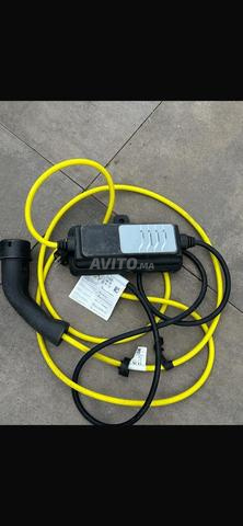 Chargeur voiture électrique marque APTIV type 2