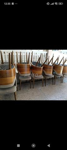 متوفر 150 كرسي بحالة جيدة جدا