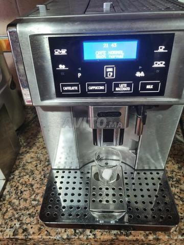 Machine à café automatique Delonghi