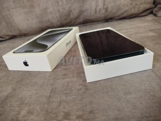 iPhone 15 Pro Max Bleu Titanium Presque neuf - 2