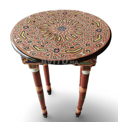 طاولة مرتفعة بزخرفة - 2