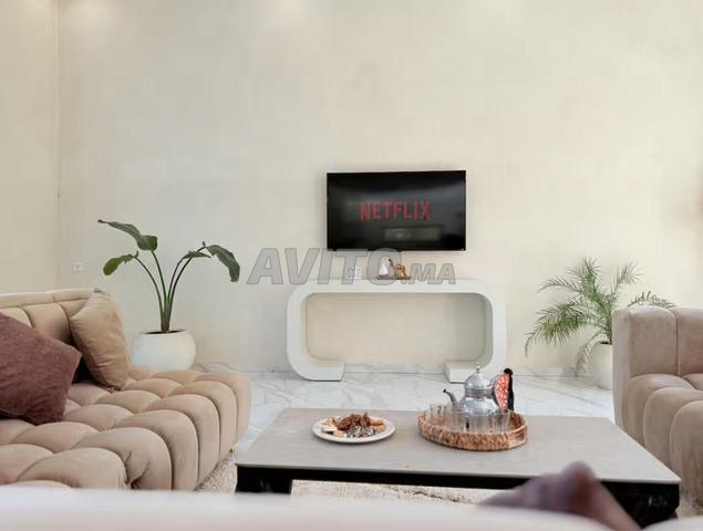 Villa de standing avec piscine, espaces lumineux - 2