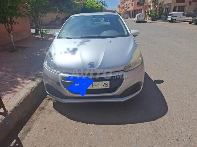 بيجو 208 بنزين يدوية 2016 في مراكش - 2