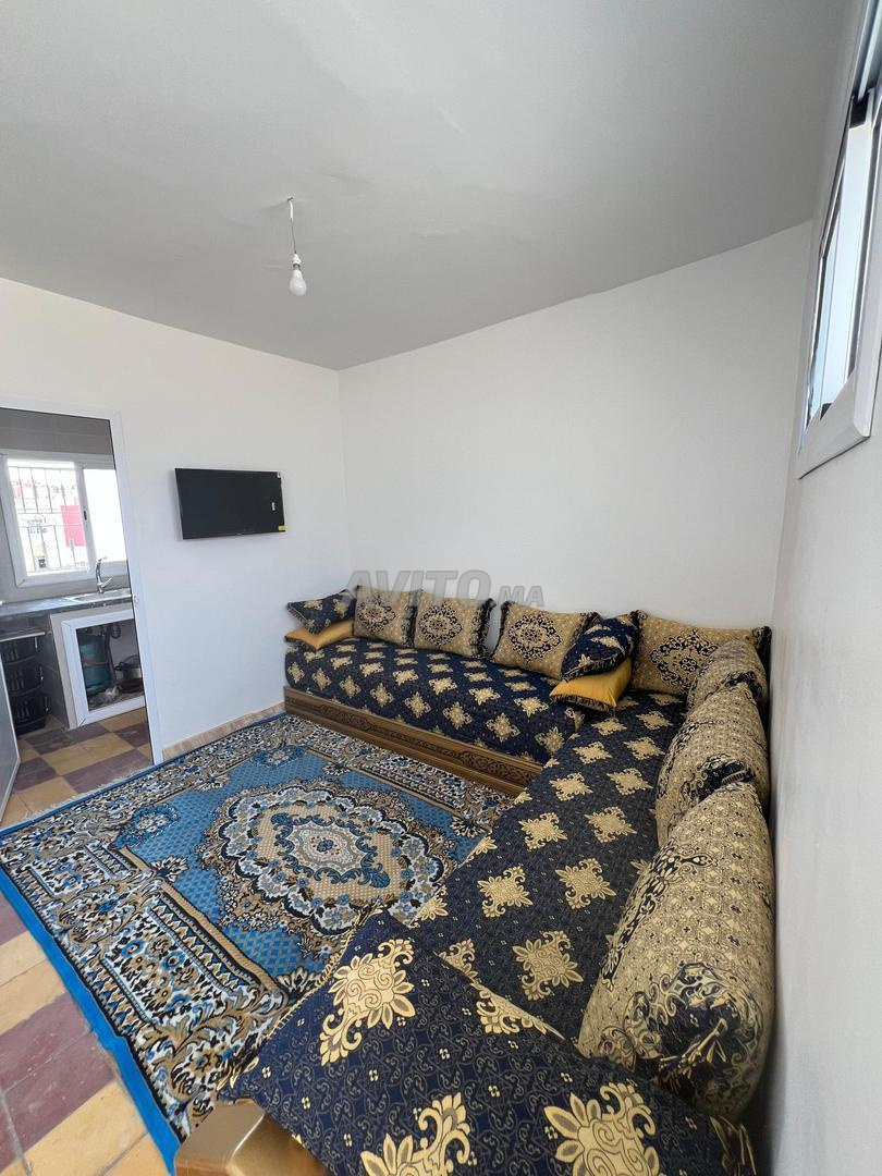 Studio meublé à louer à Castilia pour filles - image 4