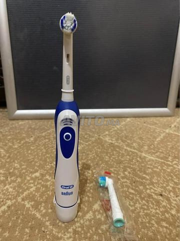 فرشاة أسنان كهربائية ببطاريات أورال-بي