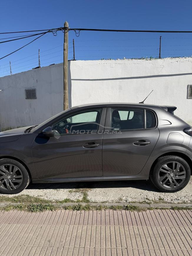 Peugeot 208 Diesel Automatique 2021 à Tanger