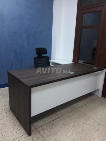 Bureau avec retour et caisson en bonne qualité - 2