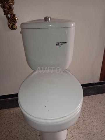 Toilette de la marque ROCA avec mécanisme - 2