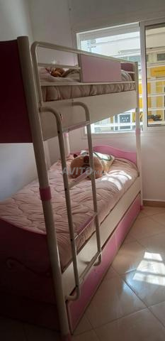 أسرة بطابقين