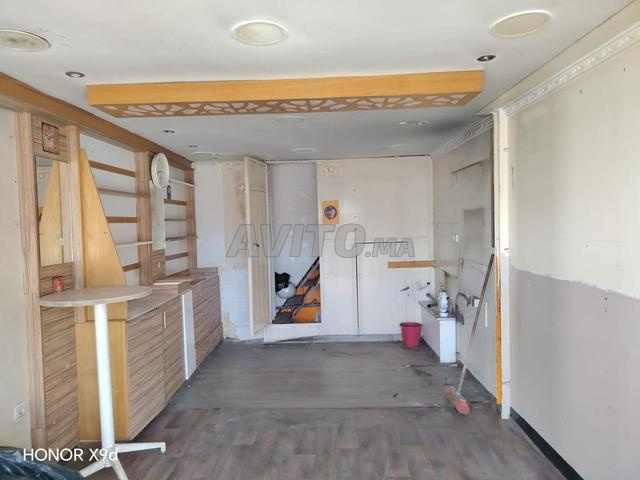 LOCAL SUR LE BD EN FACE TRMWAY 6200 DH - 2