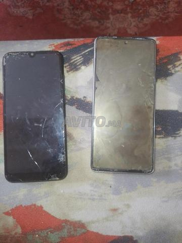 2 téléphones cassés - 2