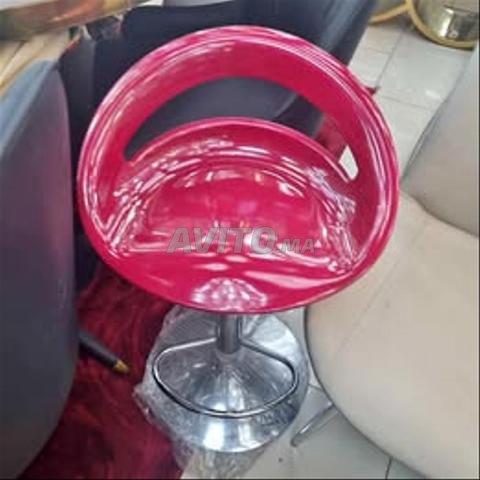 مقعد بار متوفر بسعر معقول