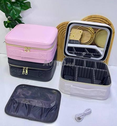 حقيبة مكياج بمرآة مضيئة/ال اي دي/ وهدية مجانية