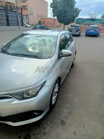 Toyota Auris Diesel Manuelle 2016 à Marrakech - 2