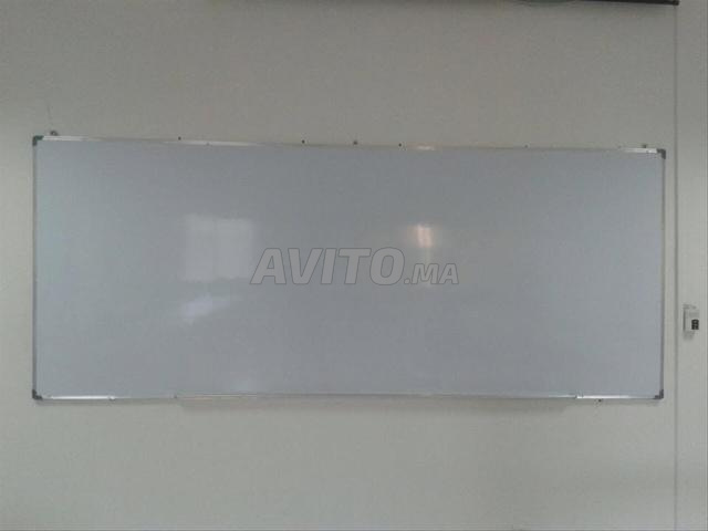 tableau pédagogique/vetiaire/armoire