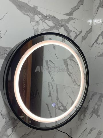 مرايا LED بلمسة، تصميم عصري، تفتح من الجهتين - 2