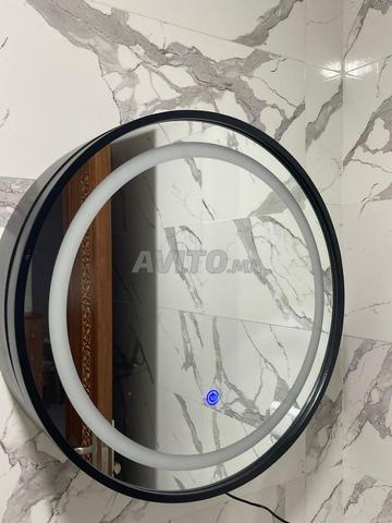 Miroir LED tactile, design moderne, s'ouvre des deux côtés