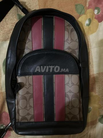 حقيبة ظهر بحزام كتف من ماركة كوتش - 2