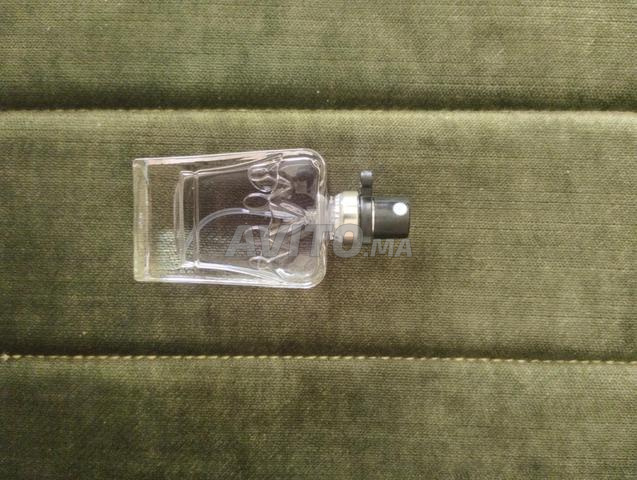 عطر نسائي أنيق برائحة جذابة 🌸 - 2